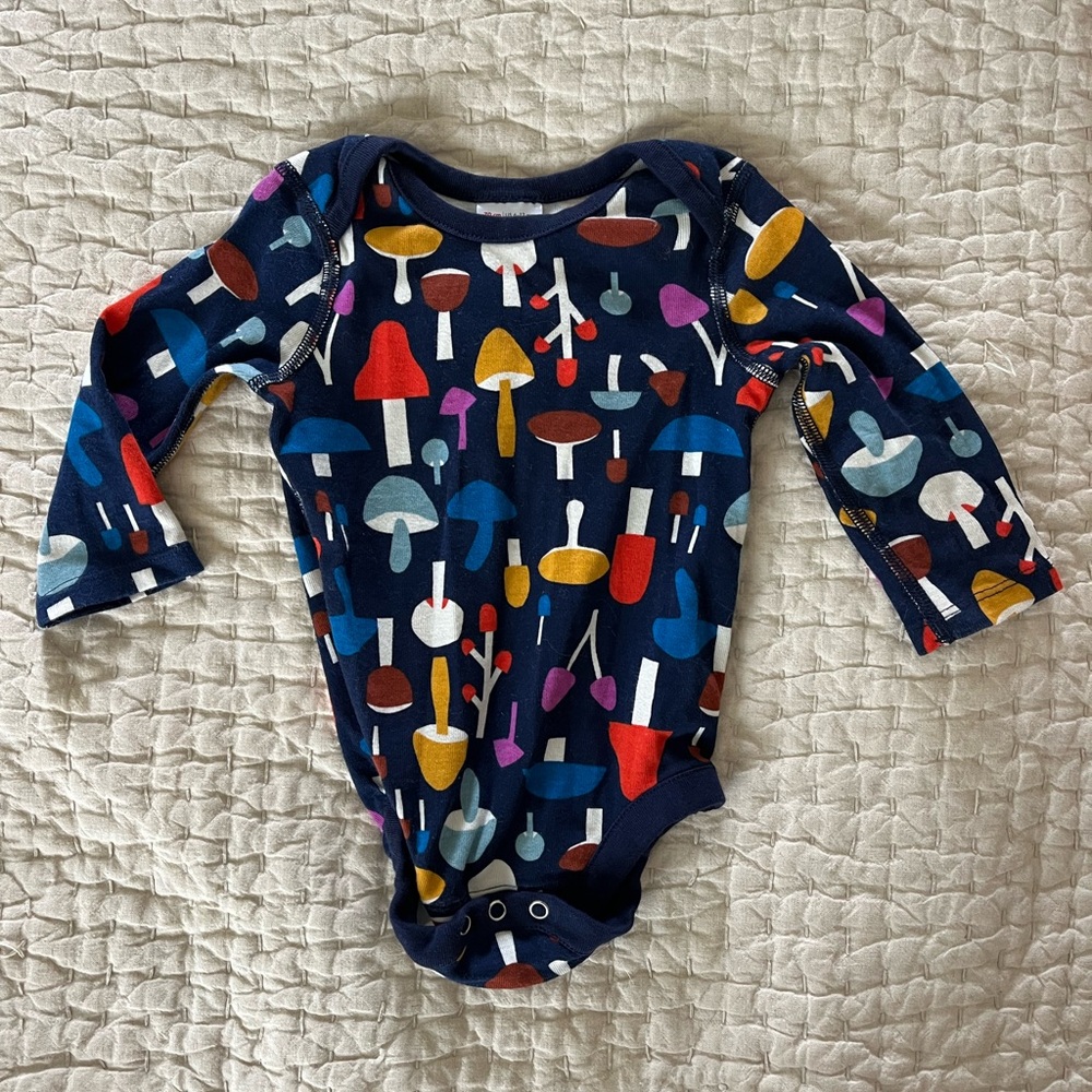 SOLD Hanna Andersson Long Sleeve Mushroom Onesie 6-12M